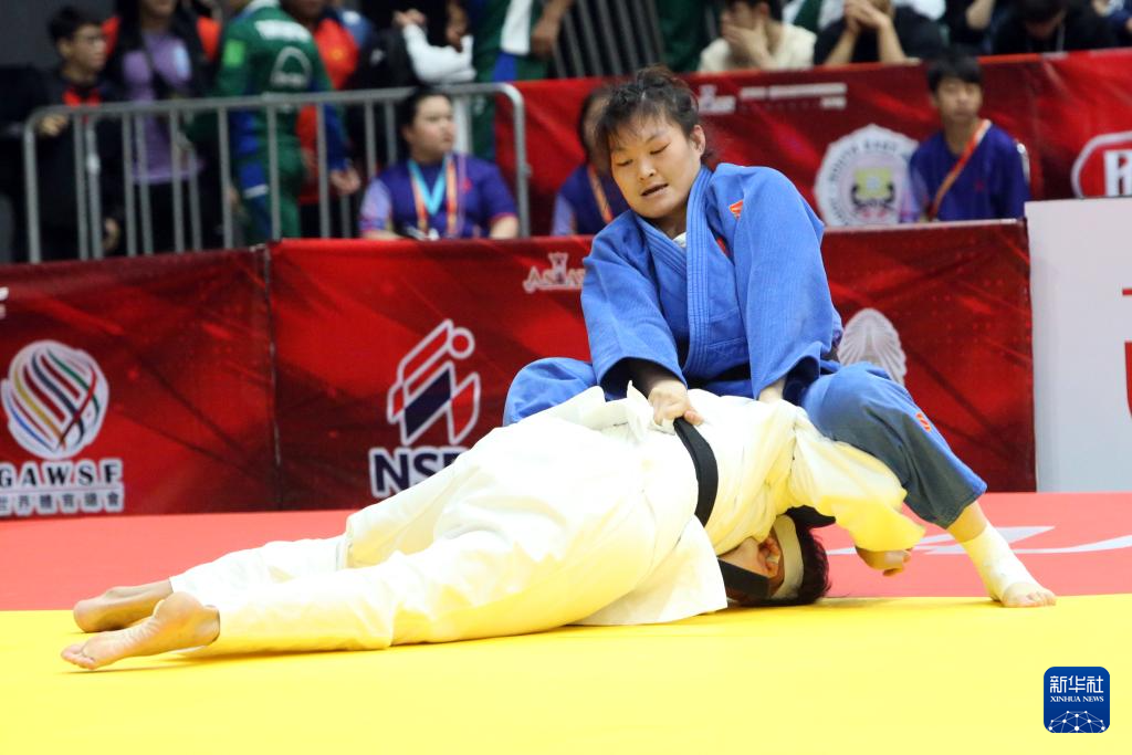 日本女子柔道选手在比赛中圆梦