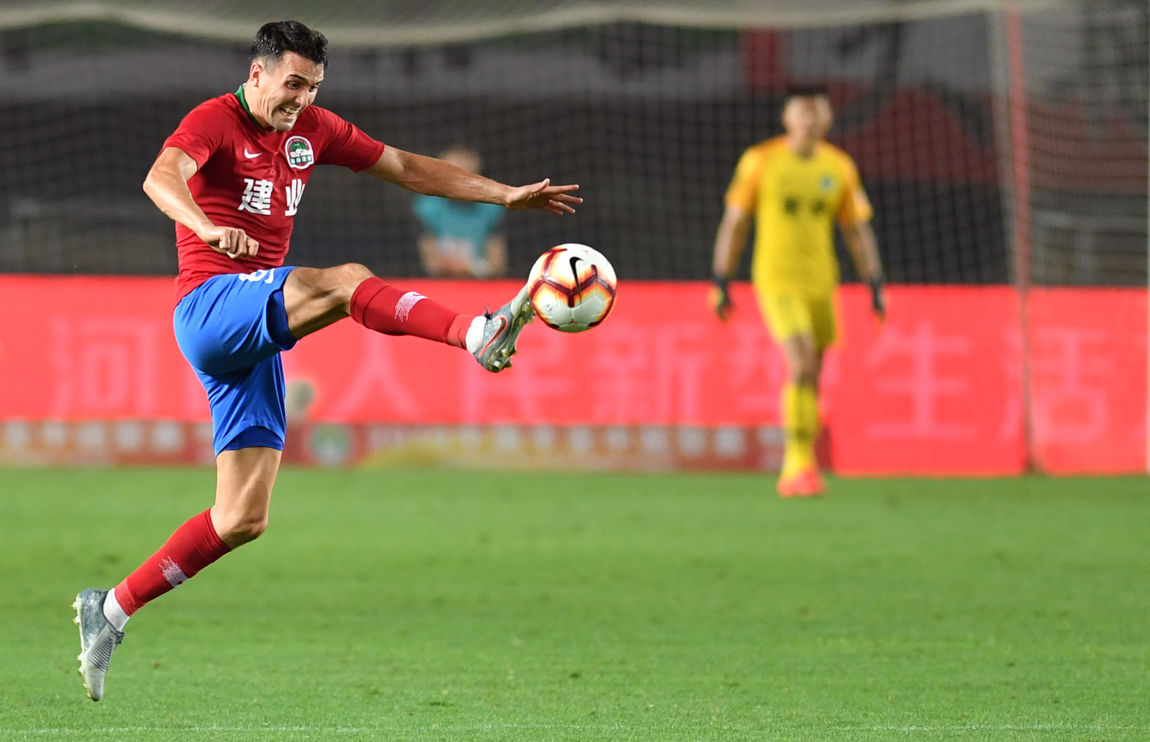 鲁能主场告捷,连克建业继续保持领跑! 鲁能主场告捷,连克建业继续保持领跑!