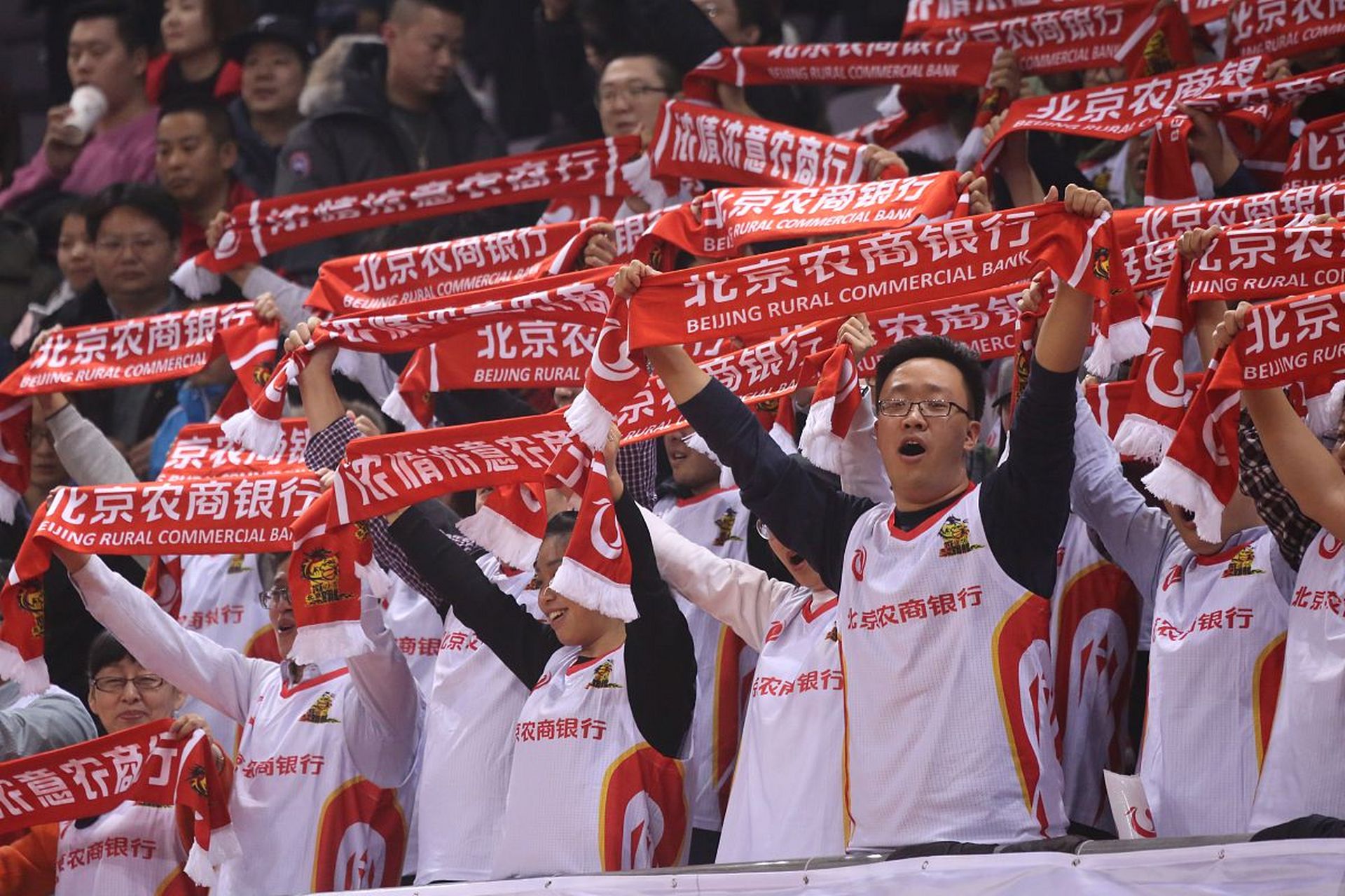 上海上港奋力冲刺,争取更高荣誉 上海上港奋力冲刺,争取更高荣誉