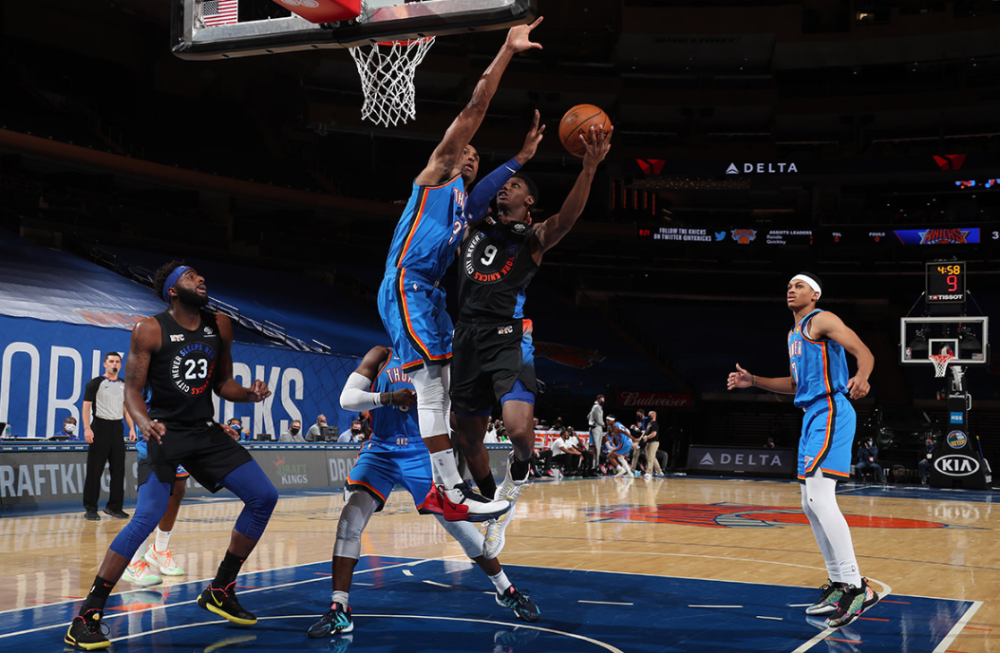 鲍滕主场获胜，队员连续发威扩大比分