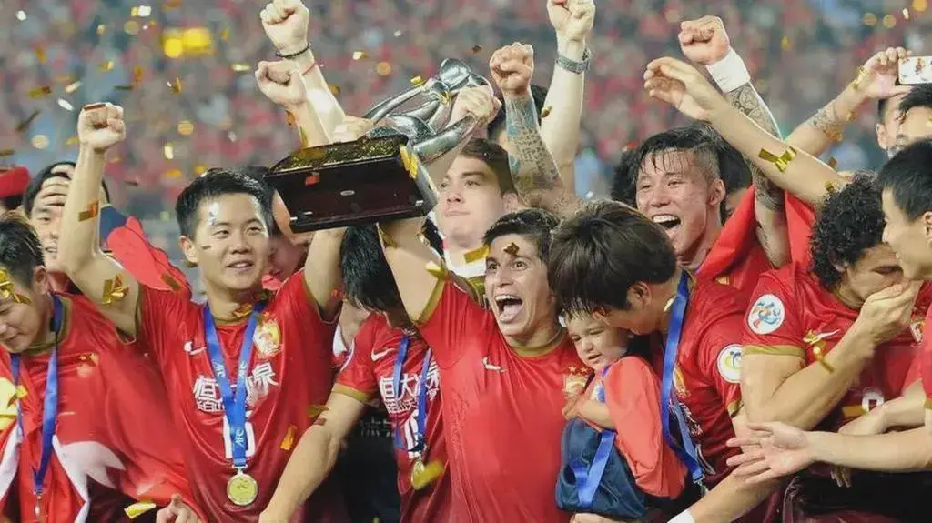 广州恒大客场挫败亚洲劲旅，晋级之路坎坷！