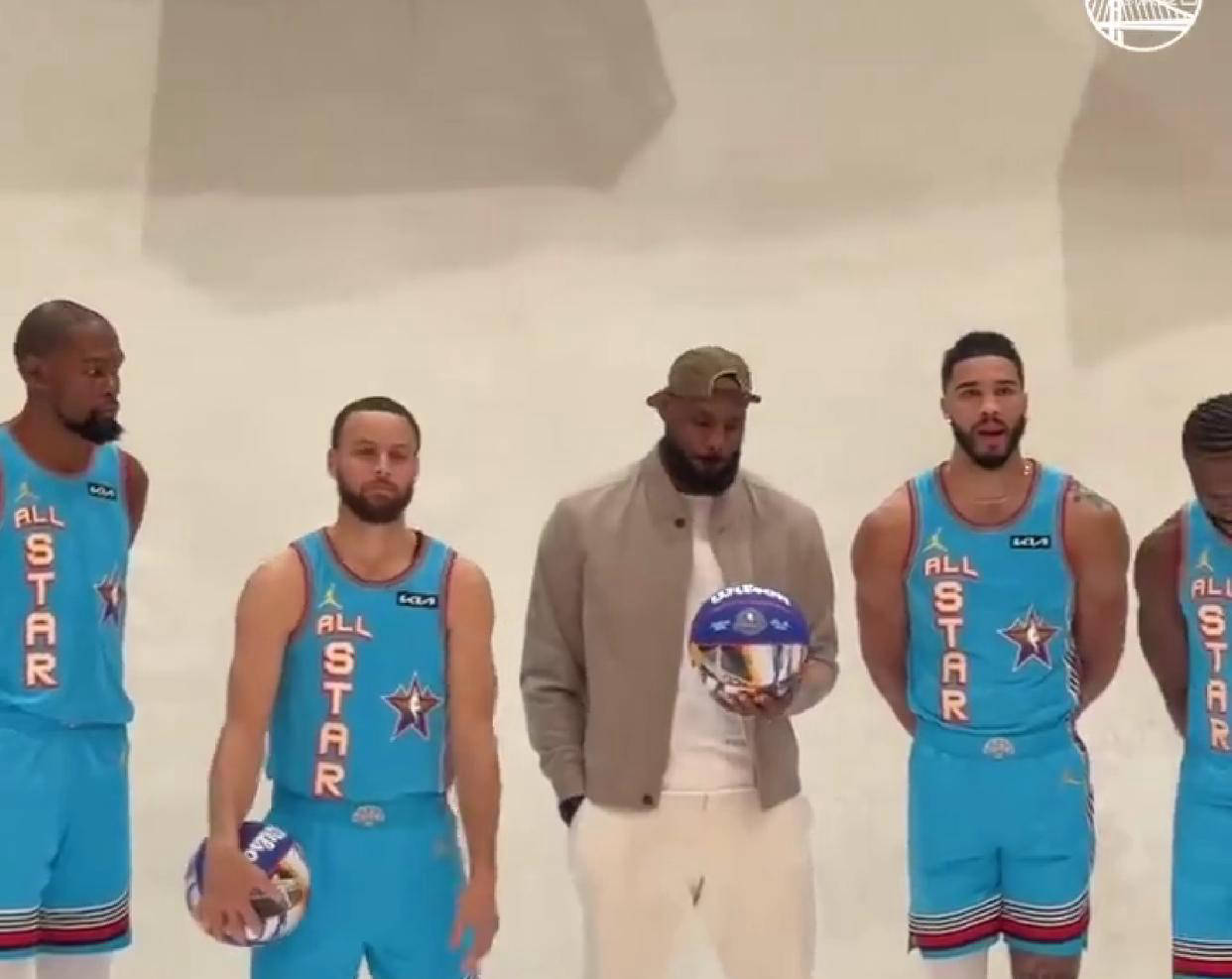 包含顶级篮球盛会如火如荼，球星明星齐聚的词条