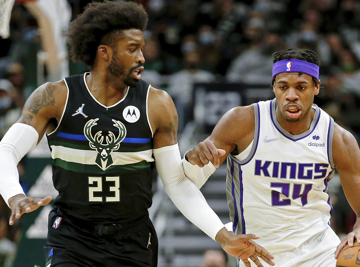 雄鹿力克篮网领先东部 雄鹿力克篮网领先东部