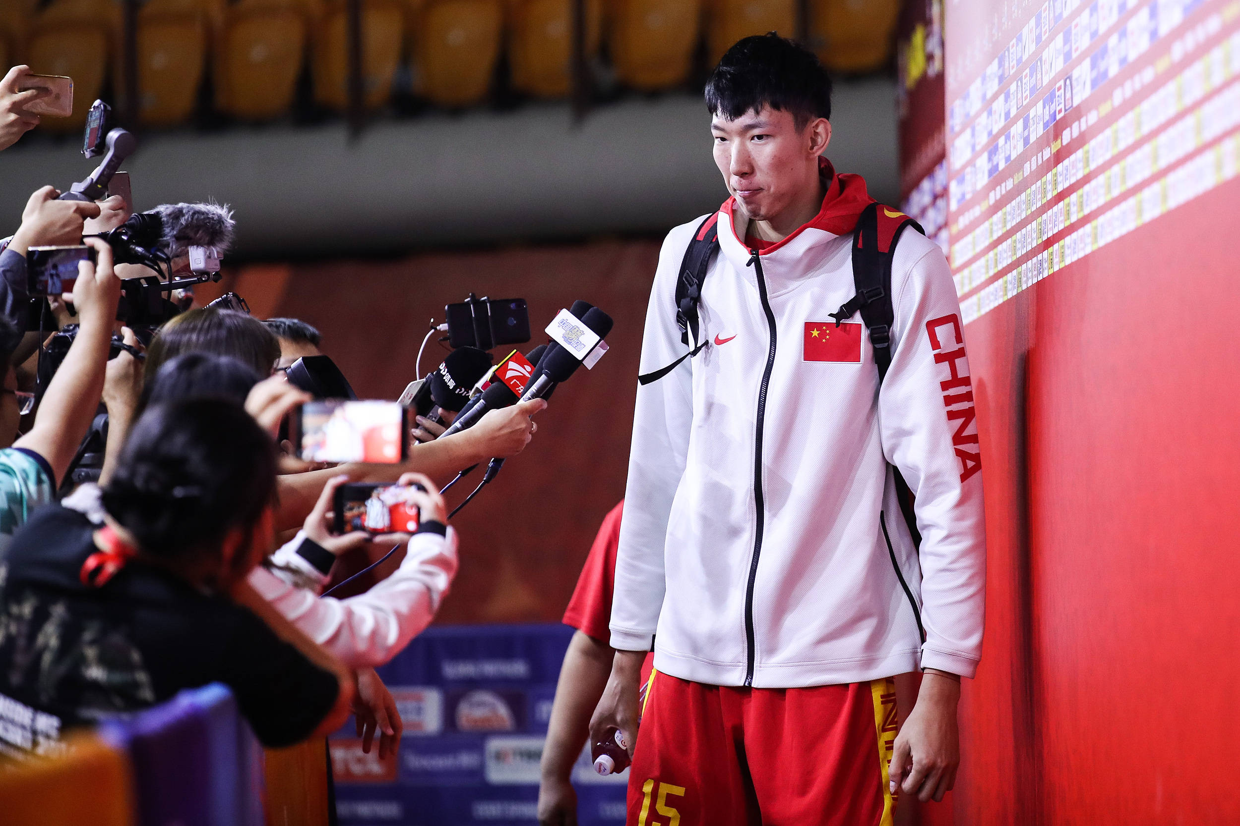 菲律宾球员战胜来自外界困难迎接挑战的简单介绍 菲律宾球员战胜来自外界困难迎接挑战的简单介绍