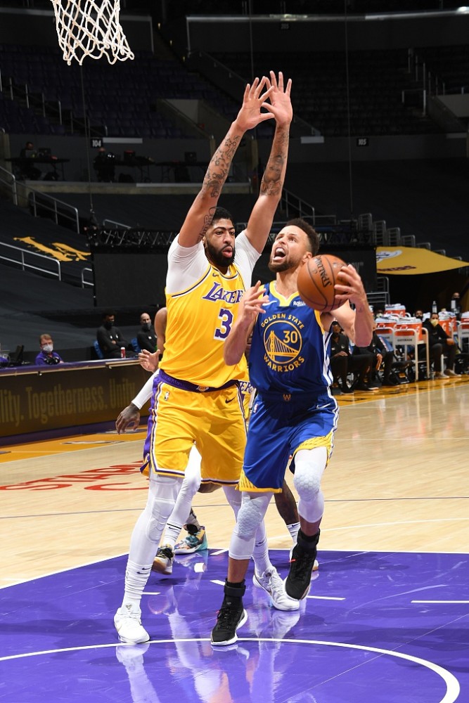 雄鹿主场不敌国王，遭遇两连败