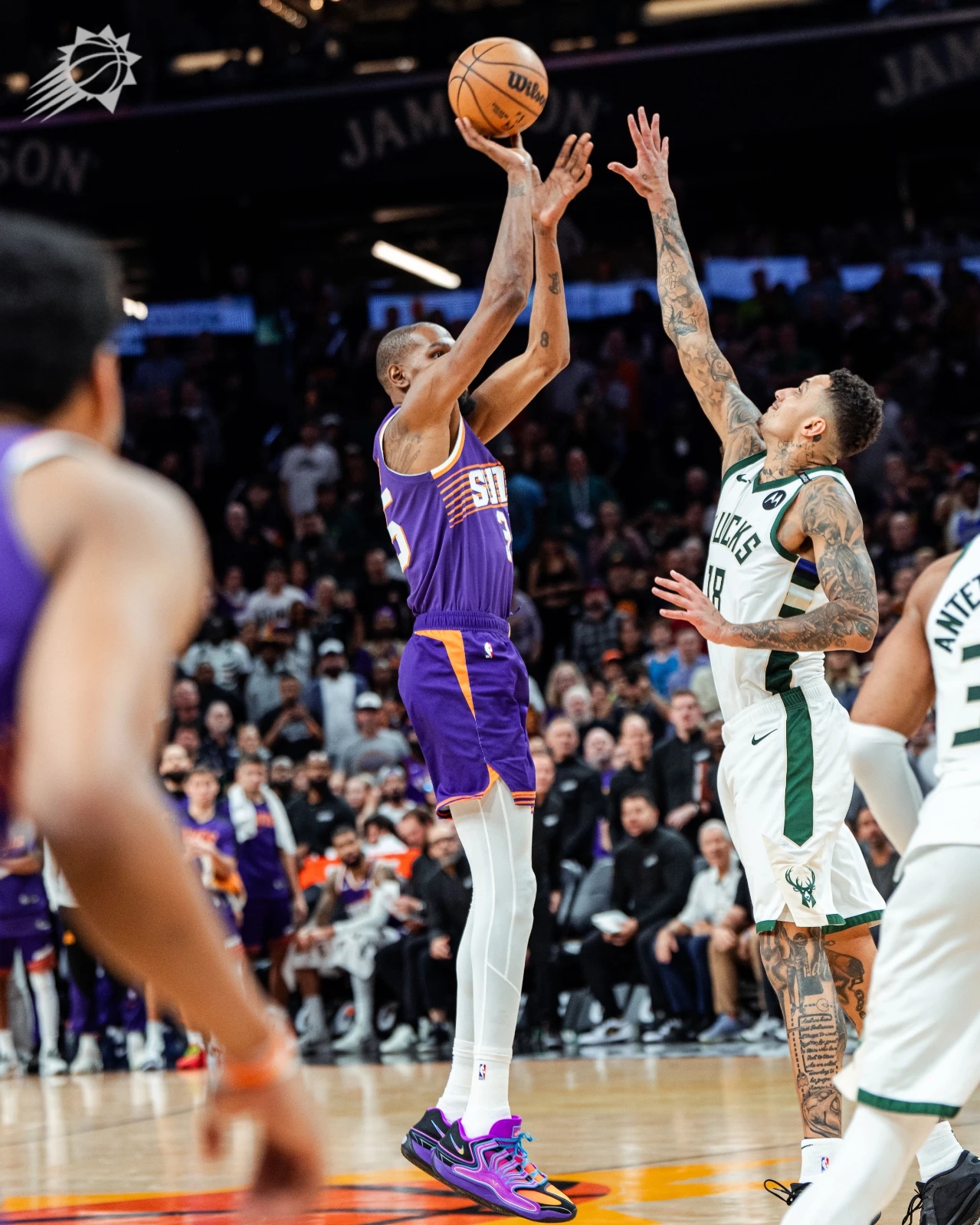 雄鹿主场战胜火箭，喜迎八连胜