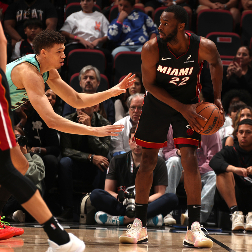 快船客场击败黄蜂,保持东部第一 快船客场击败黄蜂,保持东部第一