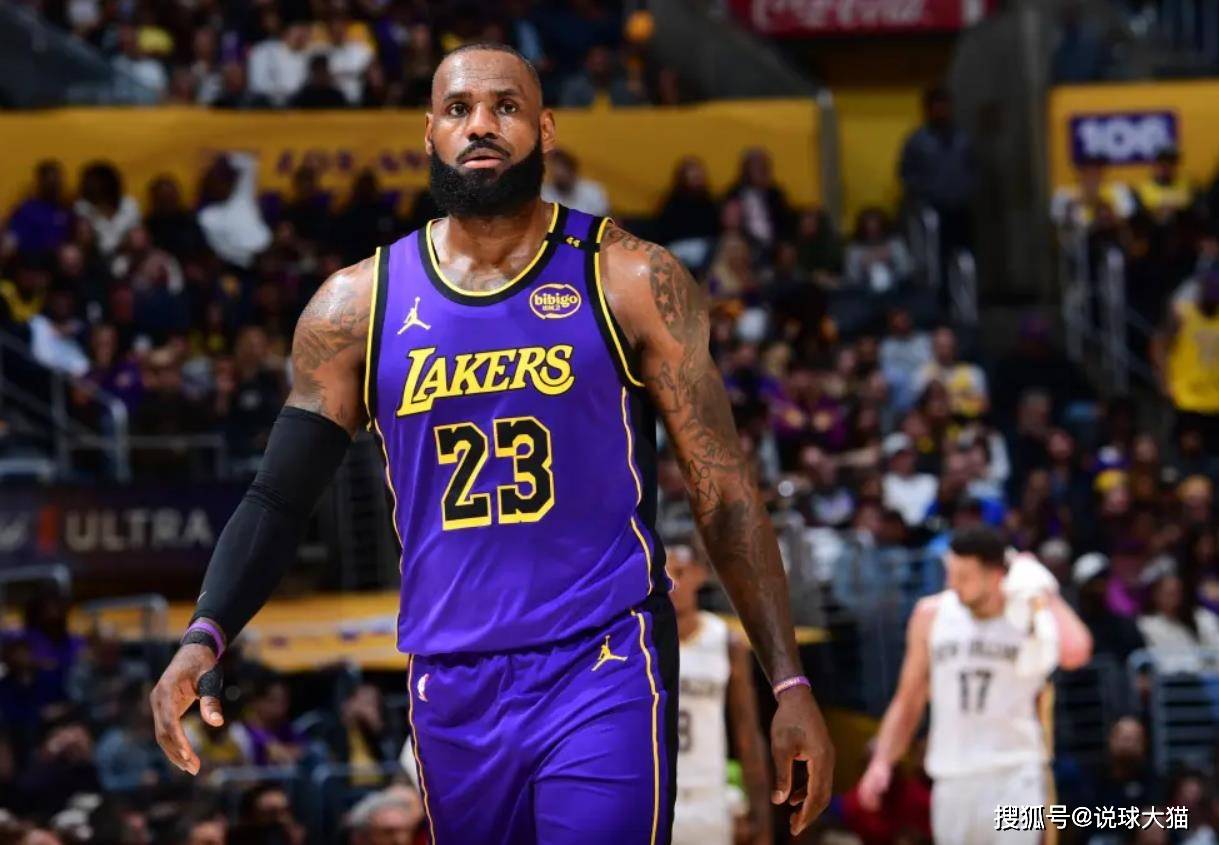 詹姆斯领军湖人大胜火箭